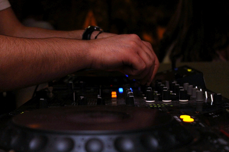 Fertil Pub on Saturday Night